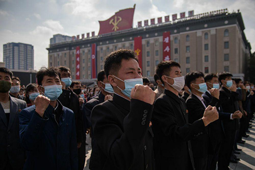 رژه نظامی با ماسک در کره شمالی
