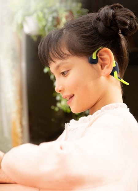 طراحی نخستین هدست دور گوش کودکان