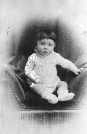 هیتلر وقتی که کودک بود +عکس