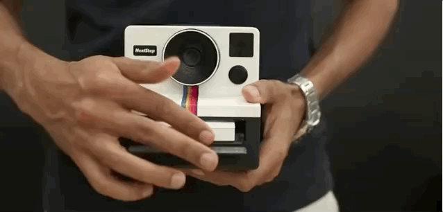 دوربینی که تصاویر متحرک می‌گیرد و چاپ می‌کند