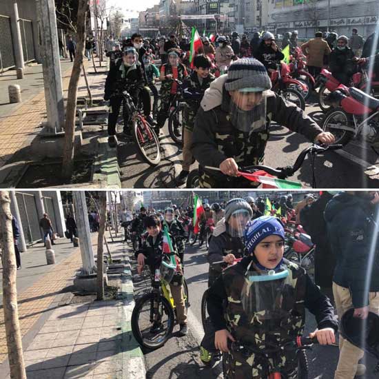 نوجوانان دوچرخه‌سوار در راهپیمایی ٢٢ بهمن