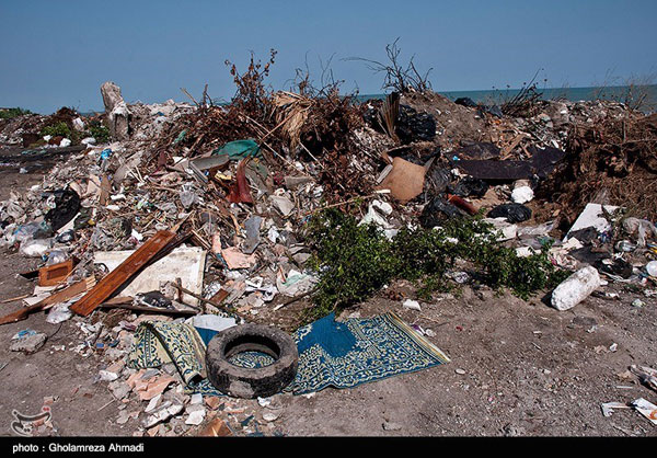 دردناک؛ کوه زباله در ساحل زیبای محمودآباد!