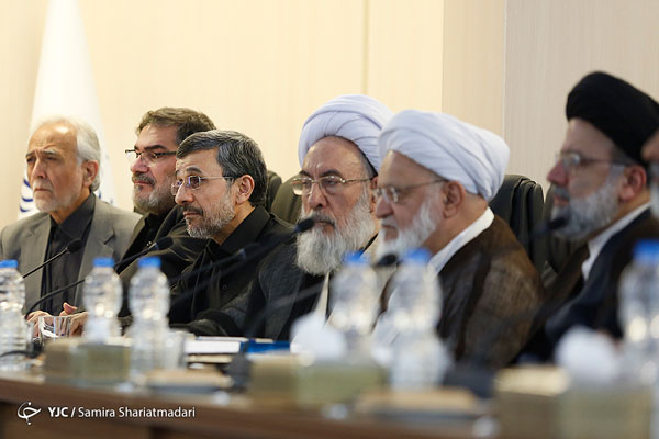 دردسر‌های حضور احمدی‌نژاد در جلسات مجمع