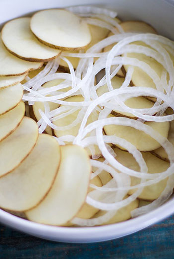طرز تهیه سیب زمینی با پنیر، آسان و سریع