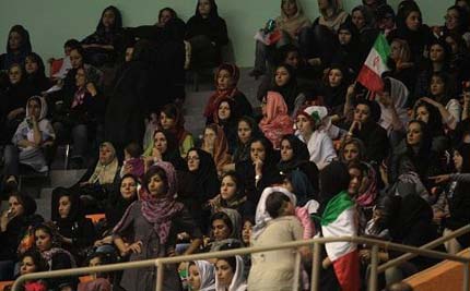 دخترانی که به والیبال ایران روحیه دادند