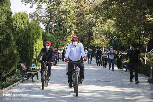 دوچرخه‌سواری شهردار تهران با سفرای چند کشور