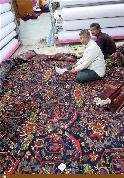 ترمیم فرش‌های 100 ساله حرم حسینی