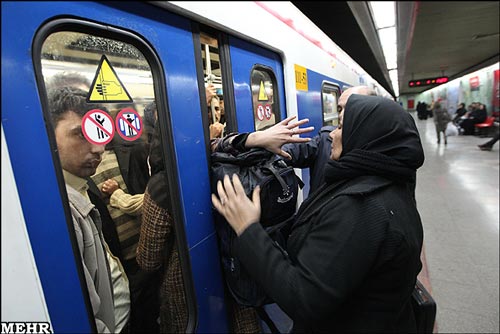 متروی تهران در روزهای پایانی سال 90/عکس