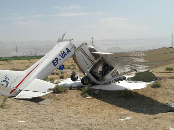 سقوط هواپیمای آموزشی در کرج +عکس