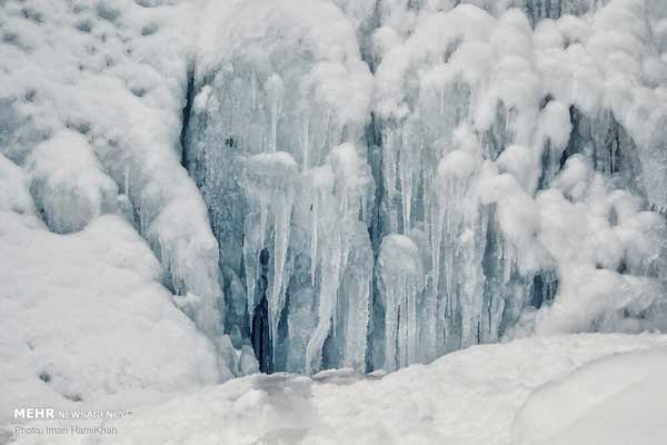 تصاویر؛ آبشار گنجنامه همدان یخ زد