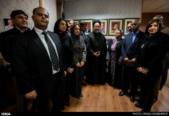 عکس: خاتمی به سفارت آفریقای‌جنوبی رفت