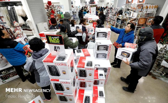 هجوم آمریکایی‌ها برای خرید کالا در Black Friday