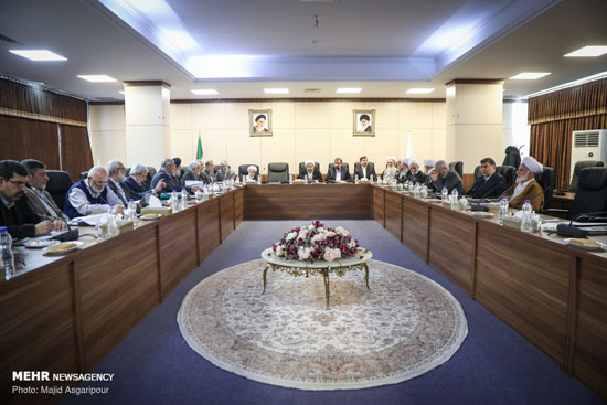 غیبت روحانی و لاریجانی در جلسه مجمع