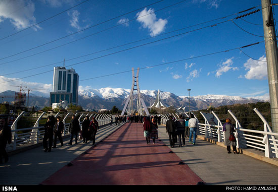عکس: تهرانی ها در « آب و آتش»