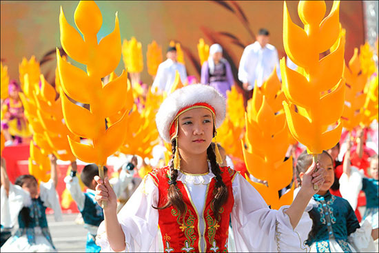 رژه و جشن ملی در قرقیزستان +عکس