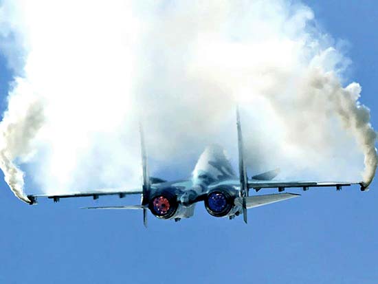مانور هوایی هواپیماهای سوخو / گزارش تصویری