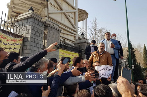 تصاویری از تجمع کارگران ساختمانی مقابل مجلس