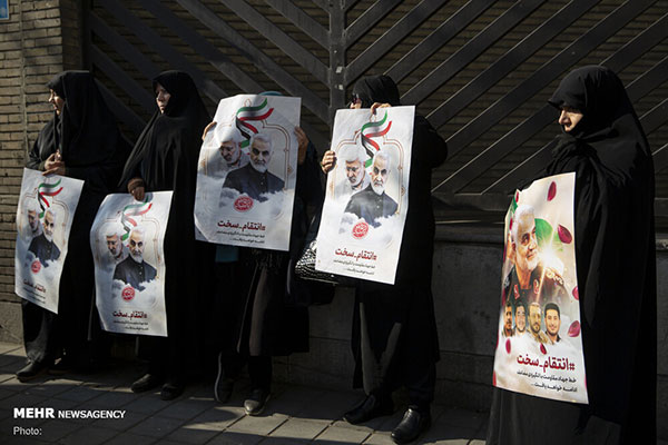 تجمع اعتراضی مقابل سفارت سوئیس در تهران